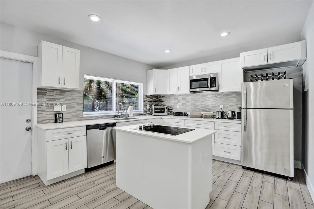 Recently Sold: $699,000 (3 beds, 2 baths, 1296 Square Feet)