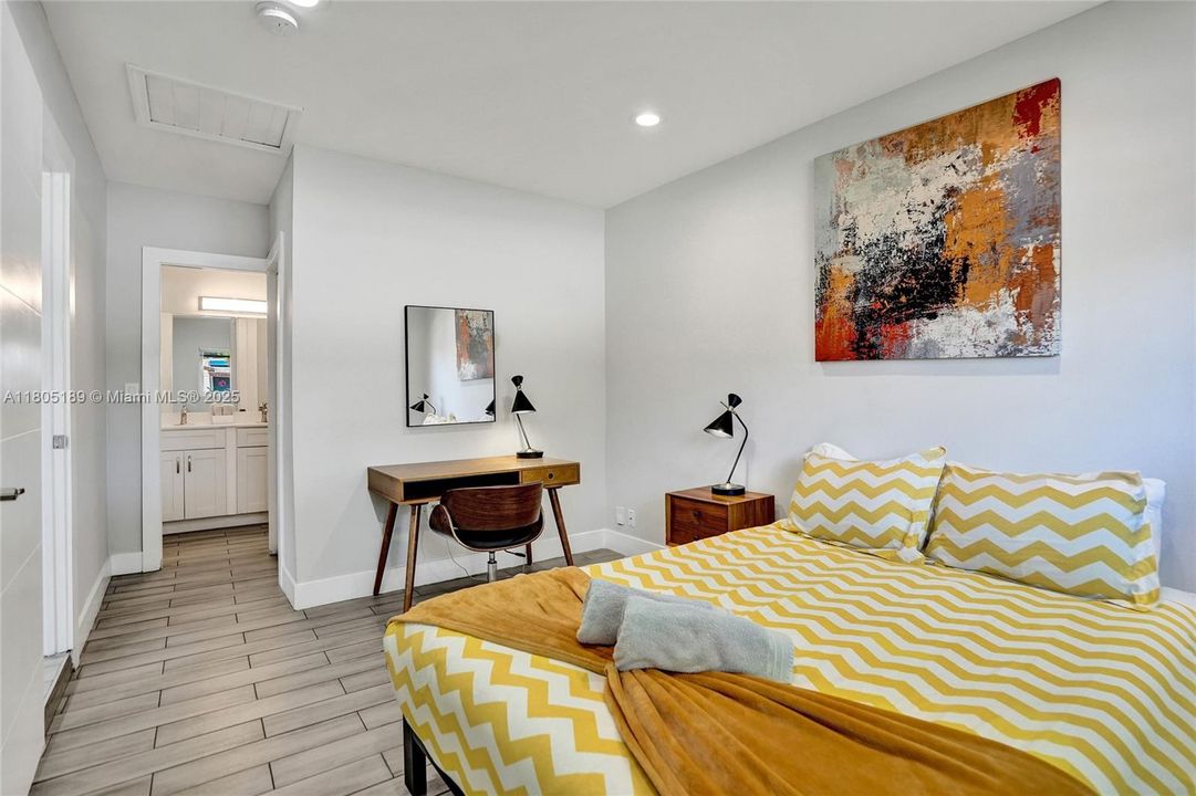 Recently Sold: $699,000 (3 beds, 2 baths, 1296 Square Feet)