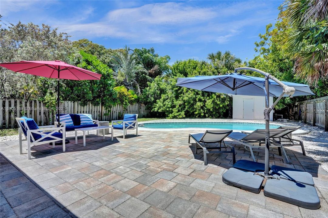 Recently Sold: $699,000 (3 beds, 2 baths, 1296 Square Feet)