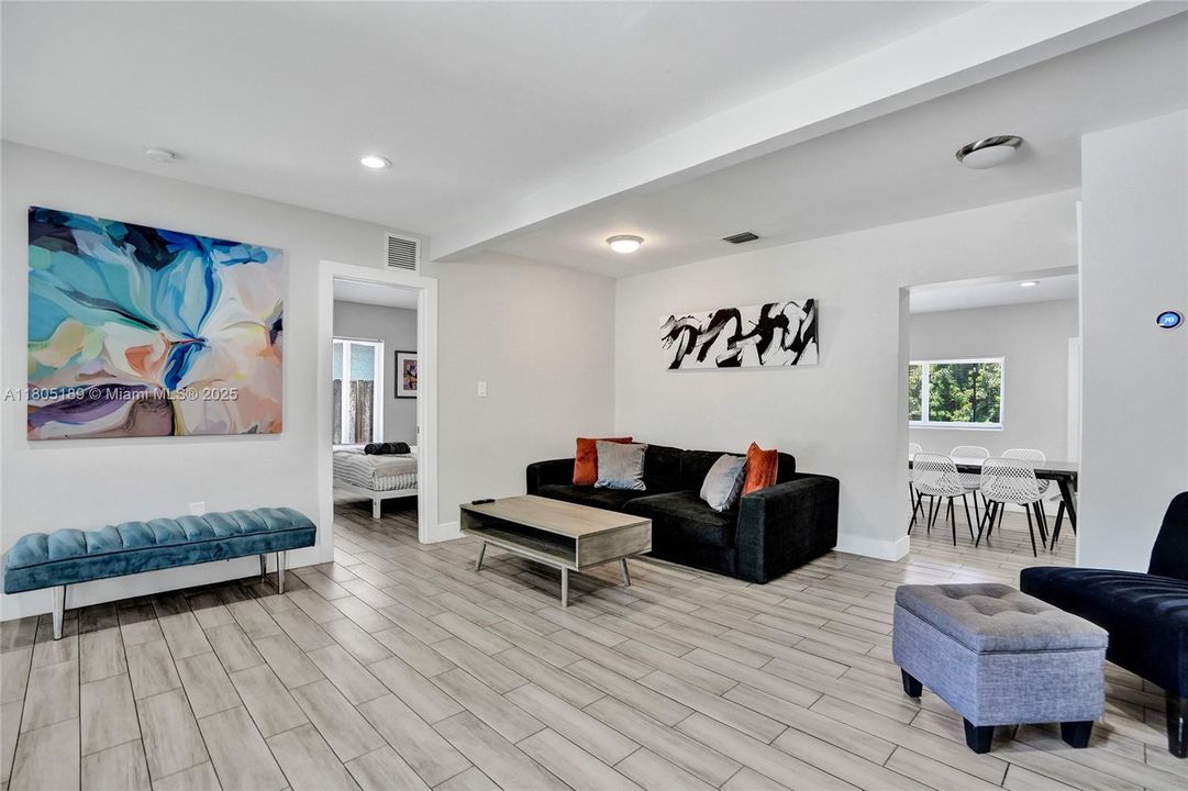 Recently Sold: $699,000 (3 beds, 2 baths, 1296 Square Feet)