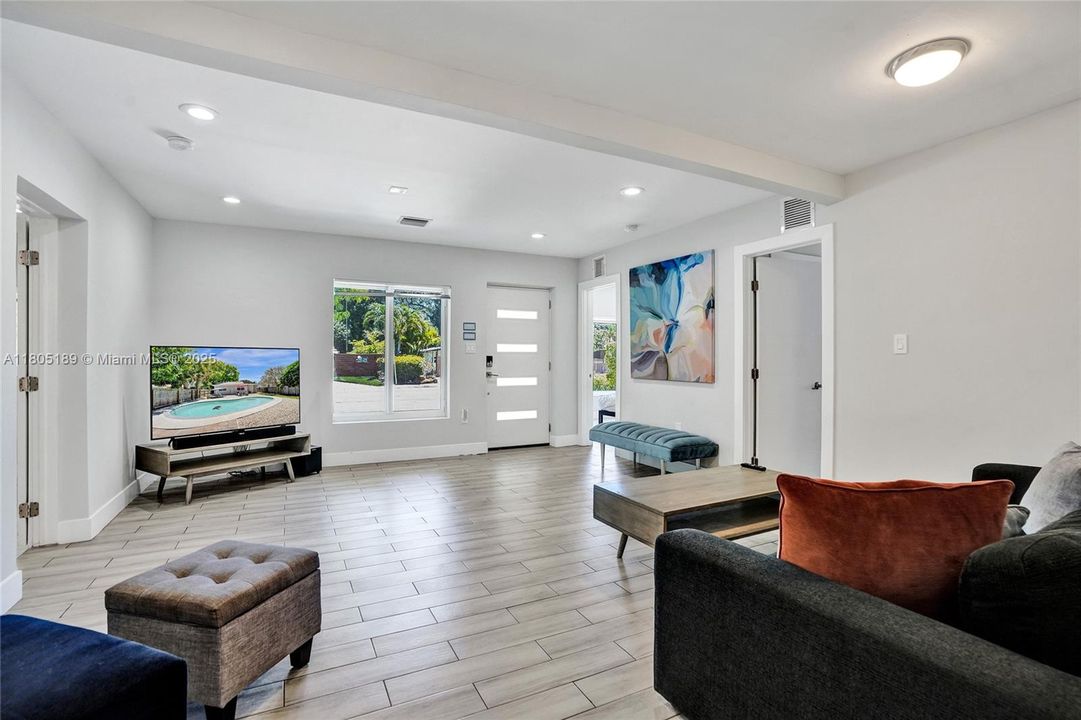 Recently Sold: $699,000 (3 beds, 2 baths, 1296 Square Feet)
