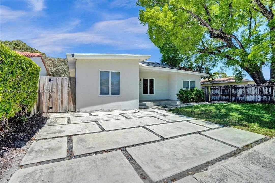 Recently Sold: $699,000 (3 beds, 2 baths, 1296 Square Feet)