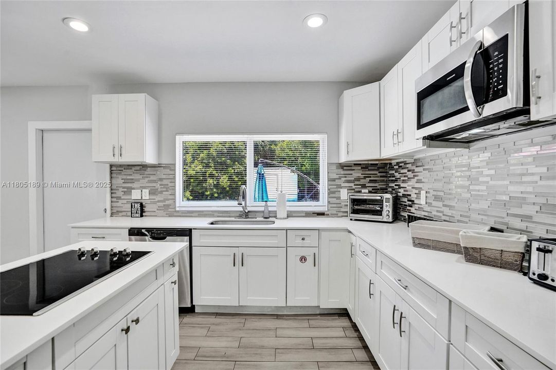 Recently Sold: $699,000 (3 beds, 2 baths, 1296 Square Feet)