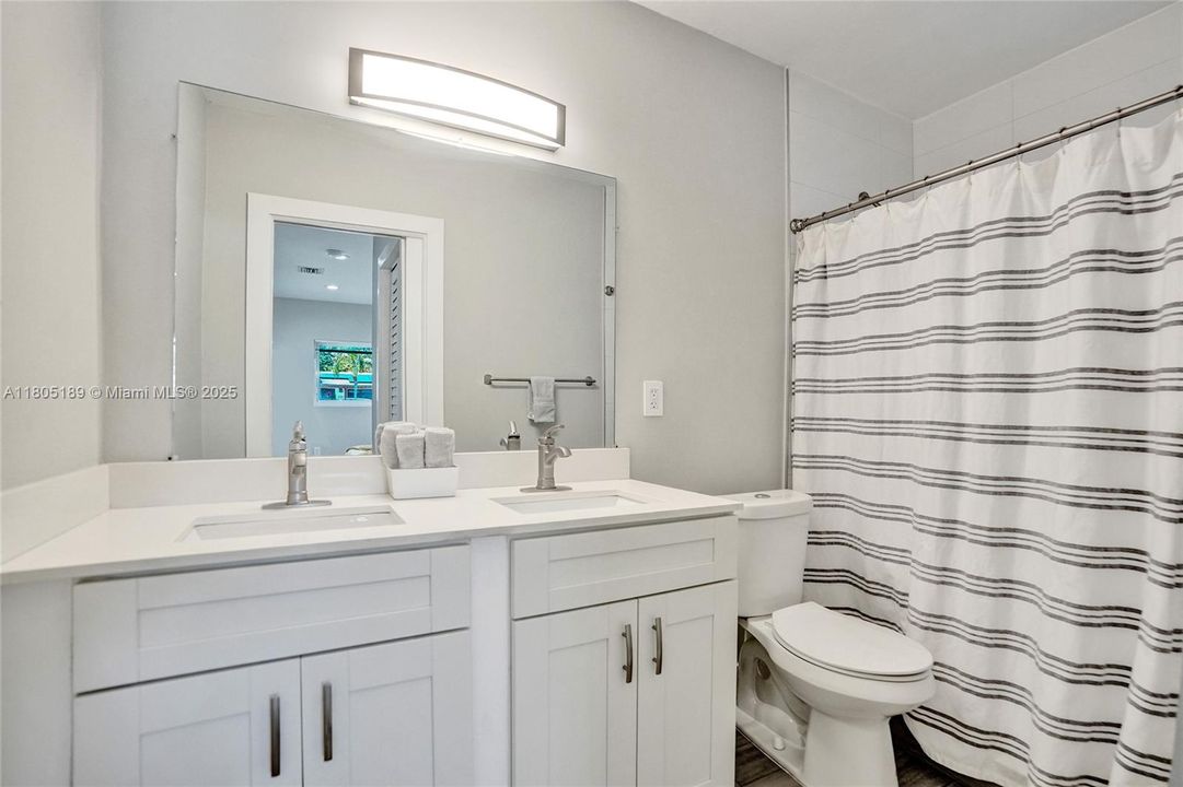 Recently Sold: $699,000 (3 beds, 2 baths, 1296 Square Feet)