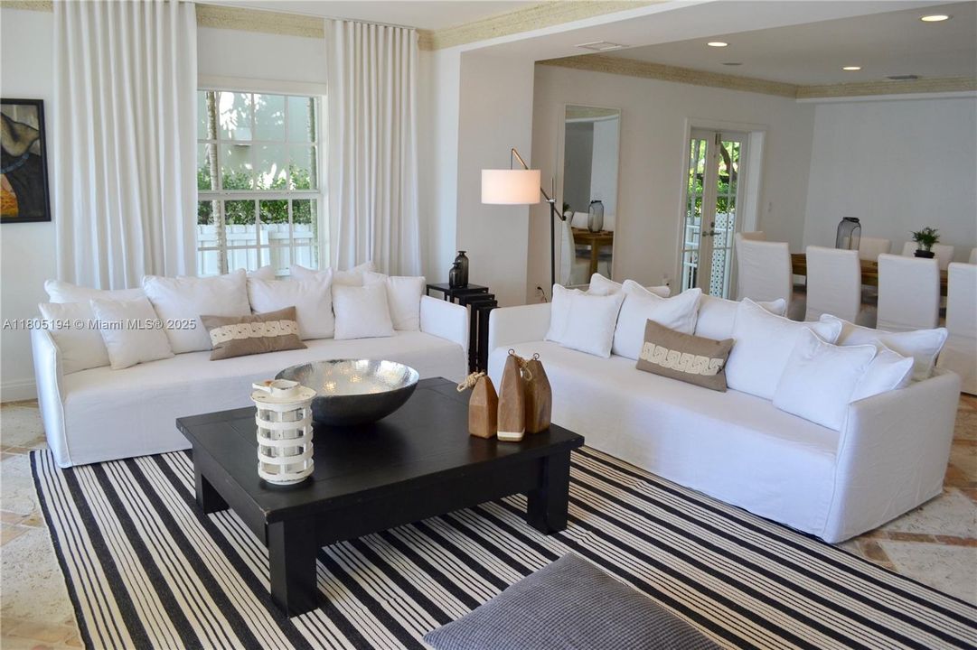 出租: $30,000 (5 贝兹, 5 浴室, 6451 平方英尺)