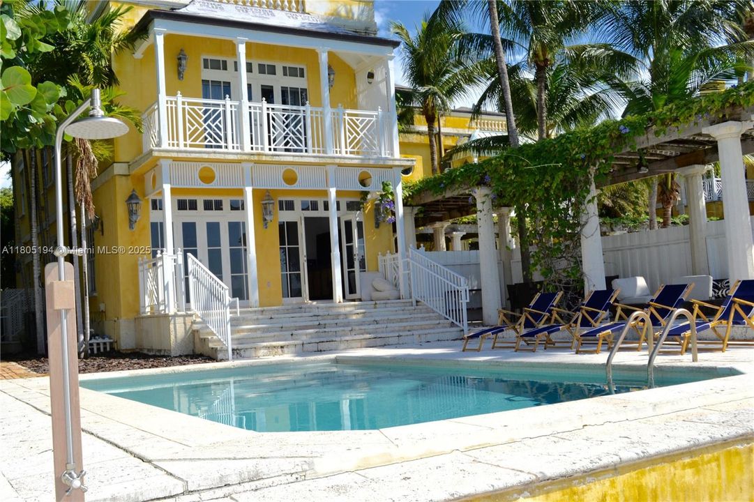 出租: $30,000 (5 贝兹, 5 浴室, 6451 平方英尺)