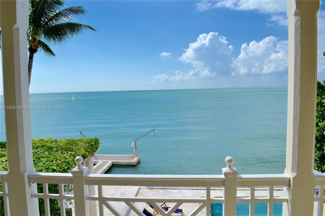 出租: $30,000 (5 贝兹, 5 浴室, 6451 平方英尺)