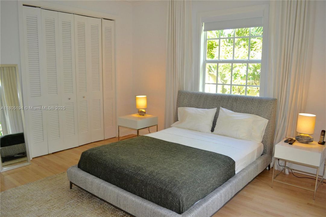 出租: $30,000 (5 贝兹, 5 浴室, 6451 平方英尺)