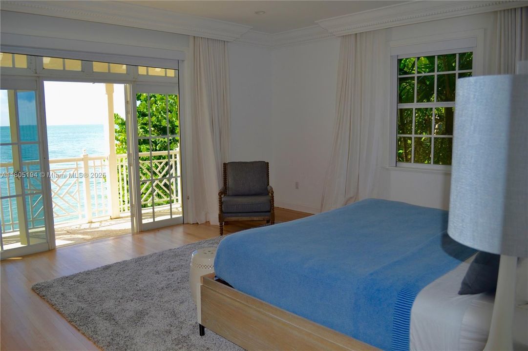 出租: $30,000 (5 贝兹, 5 浴室, 6451 平方英尺)