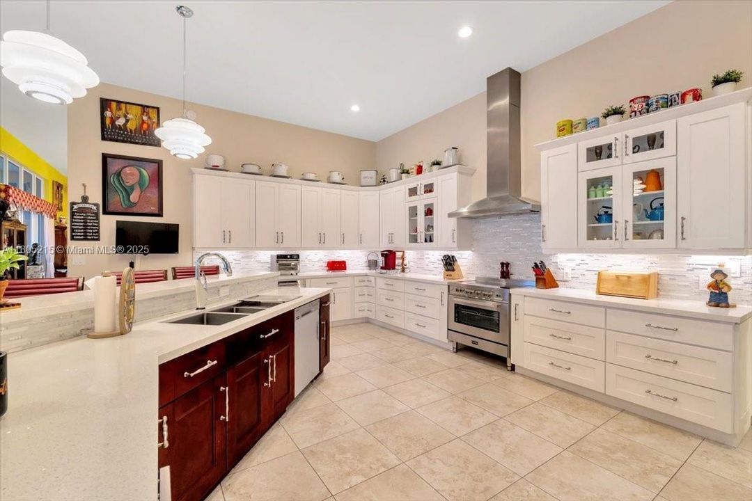 En Venta: $2,999,000 (7 camas, 5 baños, 6756 Pies cuadrados)