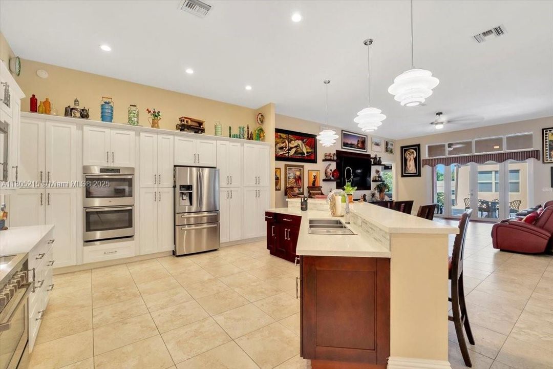 En Venta: $2,999,000 (7 camas, 5 baños, 6756 Pies cuadrados)