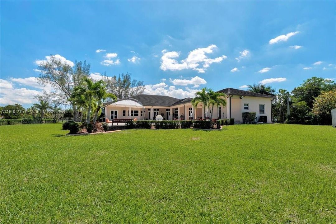 En Venta: $2,999,000 (7 camas, 5 baños, 6756 Pies cuadrados)