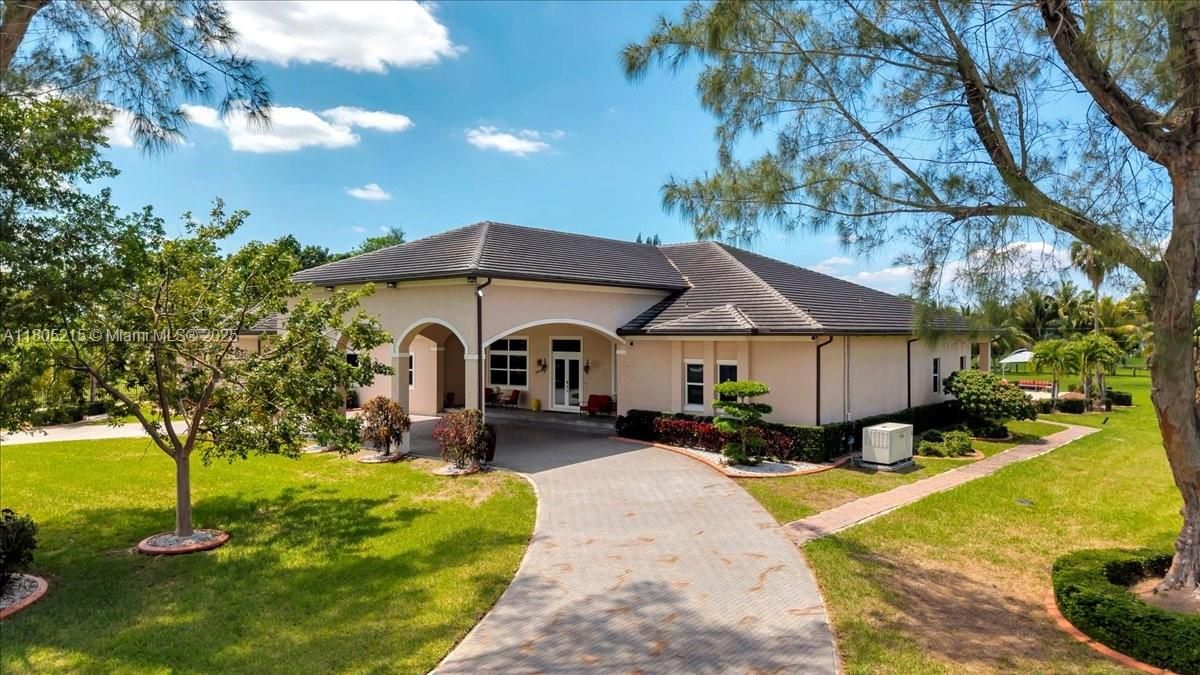 En Venta: $2,999,000 (7 camas, 5 baños, 6756 Pies cuadrados)