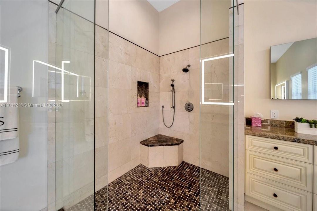 En Venta: $2,999,000 (7 camas, 5 baños, 6756 Pies cuadrados)