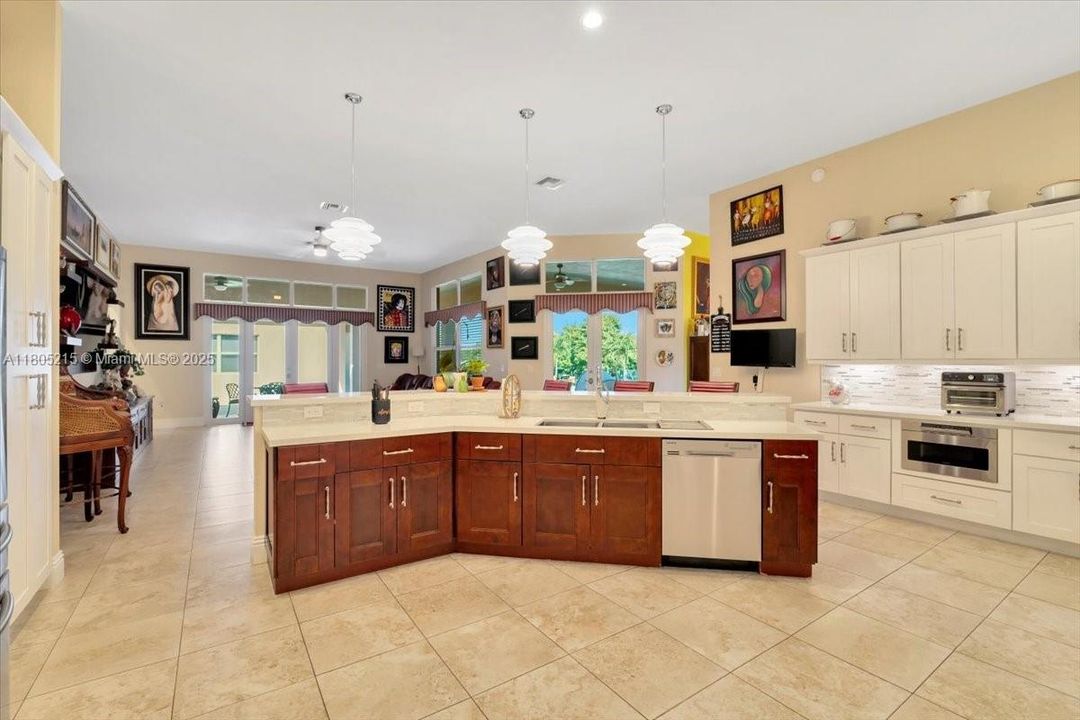 En Venta: $2,999,000 (7 camas, 5 baños, 6756 Pies cuadrados)