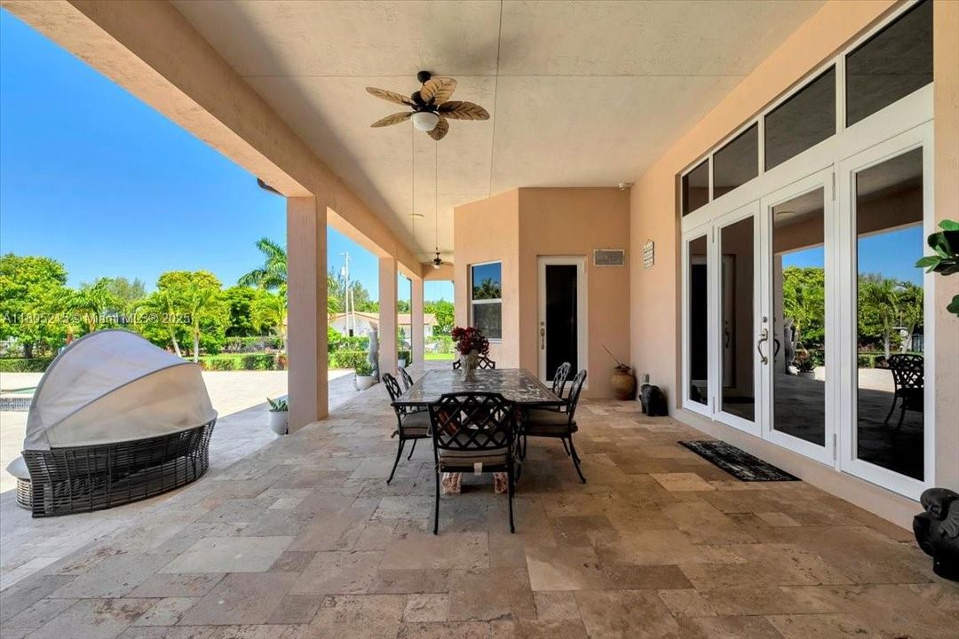 En Venta: $2,999,000 (7 camas, 5 baños, 6756 Pies cuadrados)