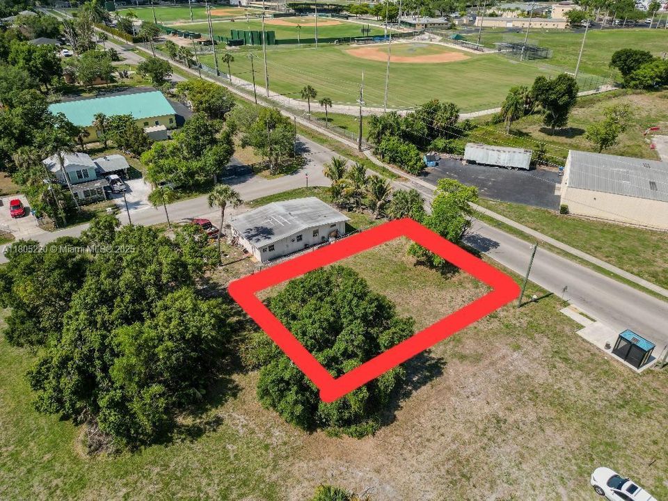 For Sale: $199,900 (0.17 acres)