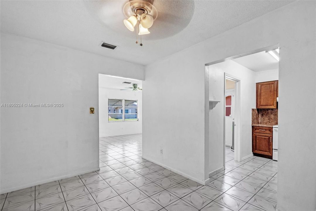 Recently Sold: $330,000 (3 beds, 1 baths, 1224 Square Feet)