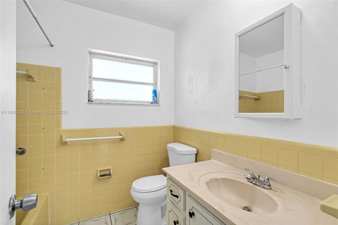 Recently Sold: $330,000 (3 beds, 1 baths, 1224 Square Feet)