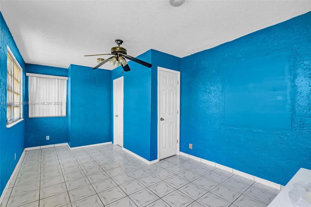 Recently Sold: $330,000 (3 beds, 1 baths, 1224 Square Feet)