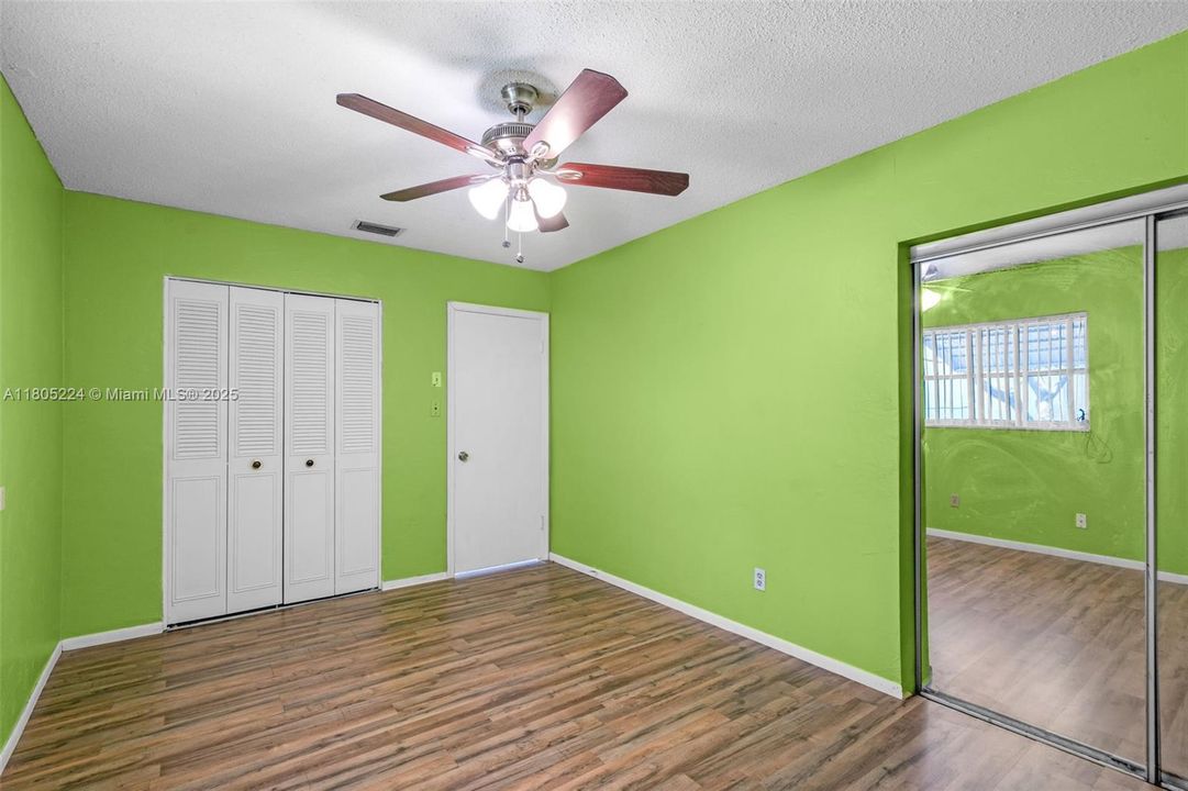 Recently Sold: $330,000 (3 beds, 1 baths, 1224 Square Feet)