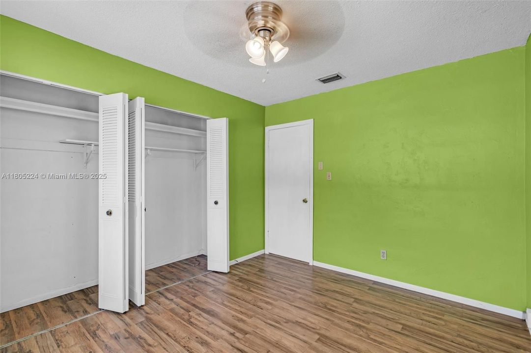 Recently Sold: $330,000 (3 beds, 1 baths, 1224 Square Feet)