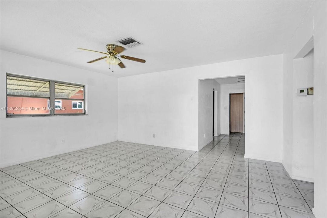 Recently Sold: $330,000 (3 beds, 1 baths, 1224 Square Feet)