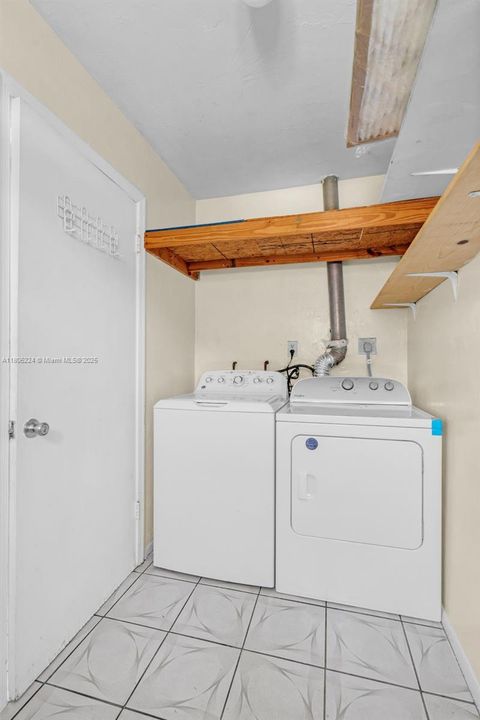 Recently Sold: $330,000 (3 beds, 1 baths, 1224 Square Feet)