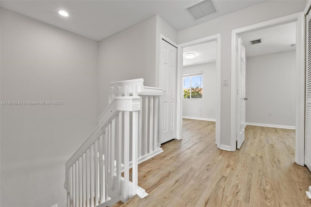 En Venta: $330,000 (3 camas, 2 baños, 1302 Pies cuadrados)