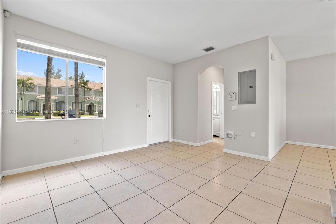 En Venta: $330,000 (3 camas, 2 baños, 1302 Pies cuadrados)