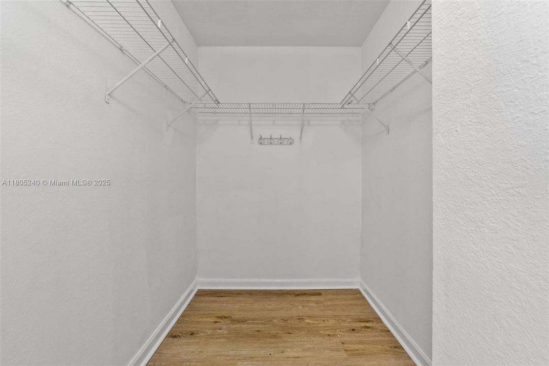 En Venta: $330,000 (3 camas, 2 baños, 1302 Pies cuadrados)