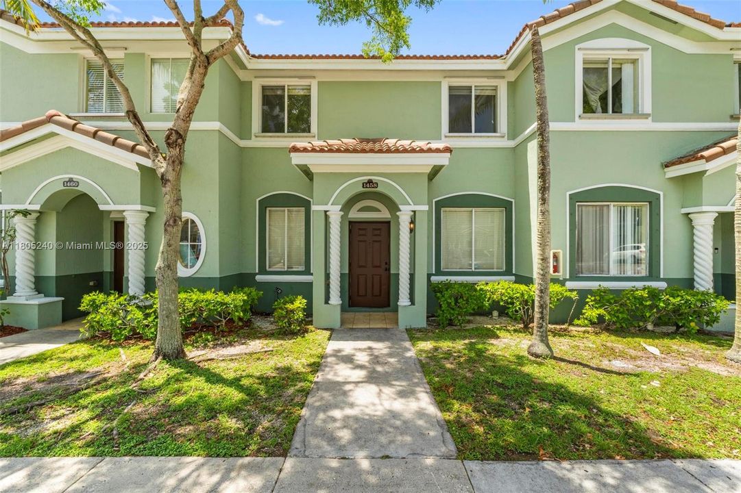 En Venta: $330,000 (3 camas, 2 baños, 1302 Pies cuadrados)