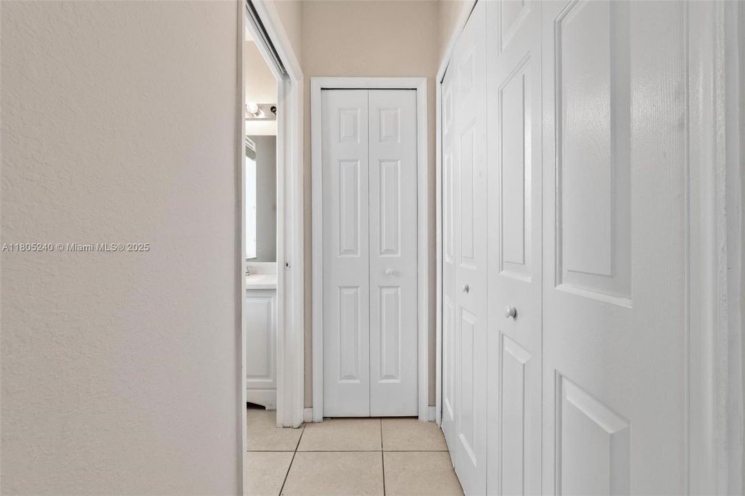 En Venta: $330,000 (3 camas, 2 baños, 1302 Pies cuadrados)