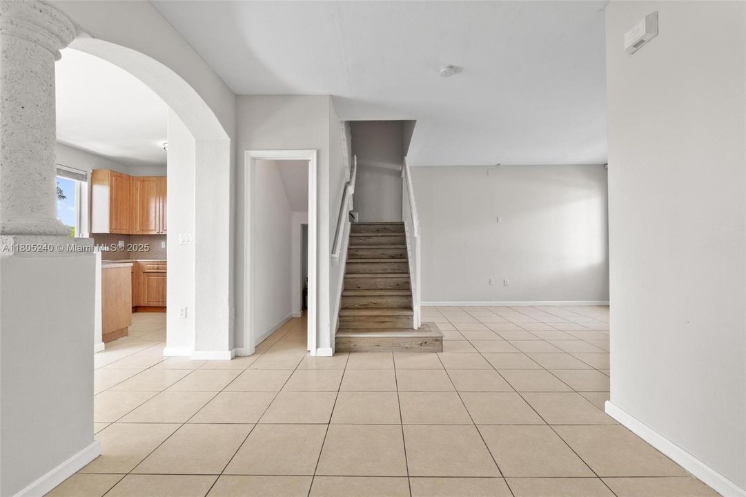 En Venta: $330,000 (3 camas, 2 baños, 1302 Pies cuadrados)