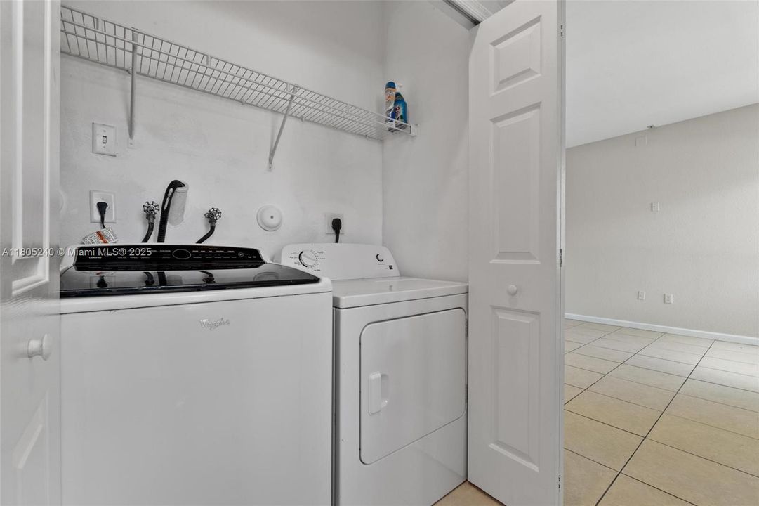 En Venta: $330,000 (3 camas, 2 baños, 1302 Pies cuadrados)