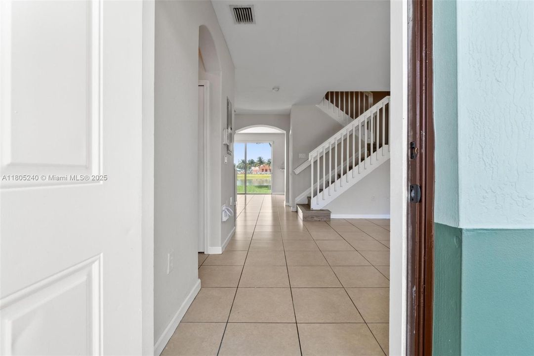 En Venta: $330,000 (3 camas, 2 baños, 1302 Pies cuadrados)