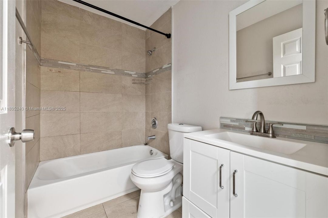 En Venta: $330,000 (3 camas, 2 baños, 1302 Pies cuadrados)