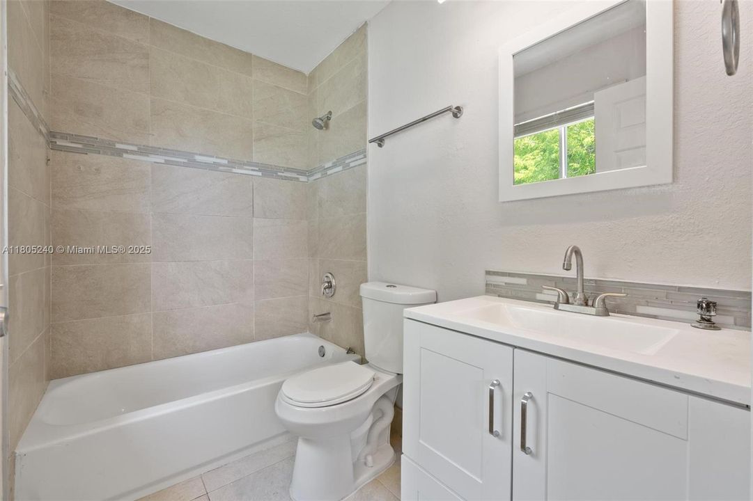 En Venta: $330,000 (3 camas, 2 baños, 1302 Pies cuadrados)