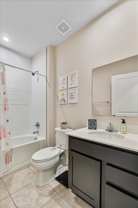 Недавно продано: $365,000 (4 спален, 2 ванн, 1715 Квадратных фут)