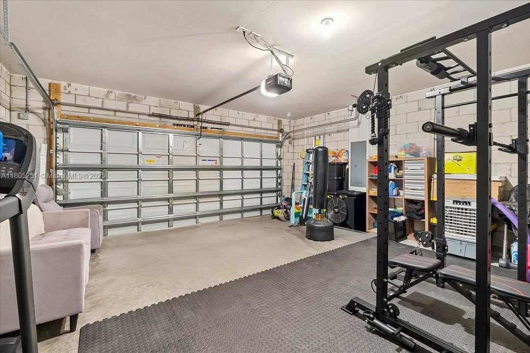 Недавно продано: $365,000 (4 спален, 2 ванн, 1715 Квадратных фут)