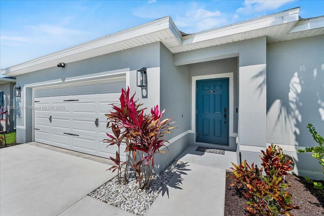 Недавно продано: $365,000 (4 спален, 2 ванн, 1715 Квадратных фут)