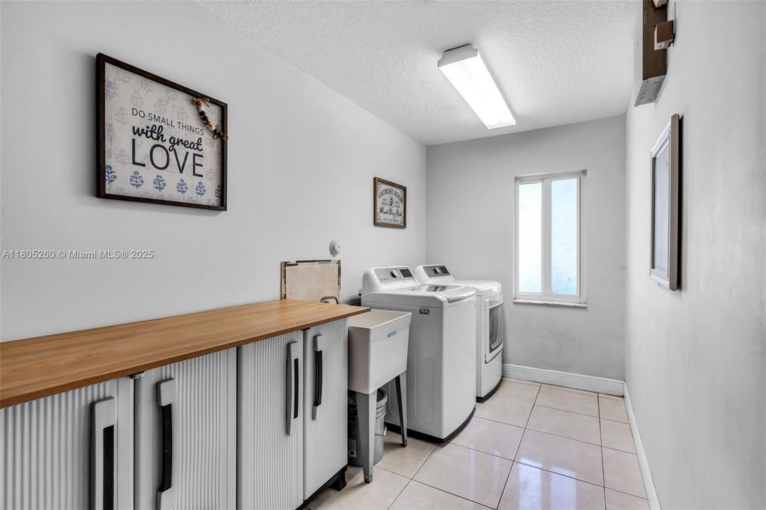 For Sale: $1,449,999 (5 beds, 3 baths, 3329 Square Feet)