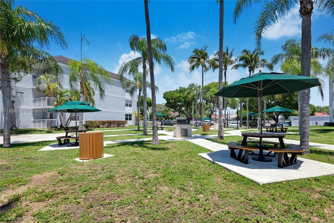 Recently Sold: $300,000 (2 beds, 2 baths, 1113 Square Feet)