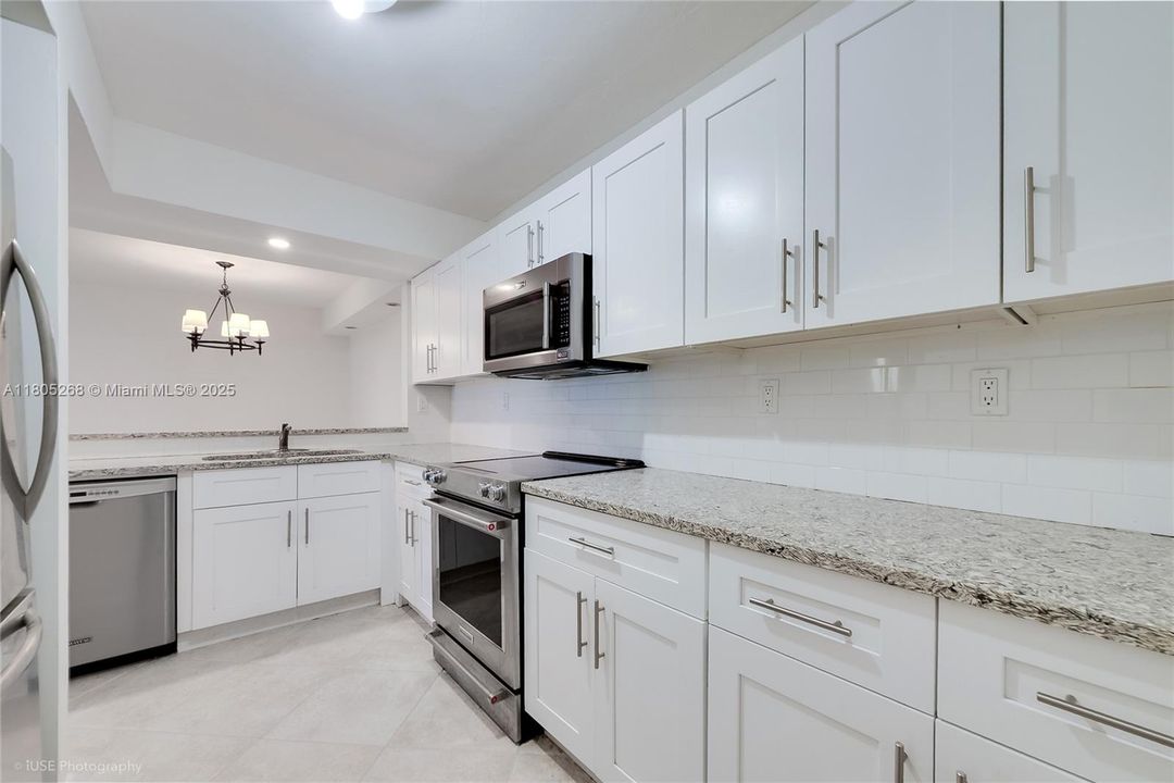 Recently Sold: $300,000 (2 beds, 2 baths, 1113 Square Feet)