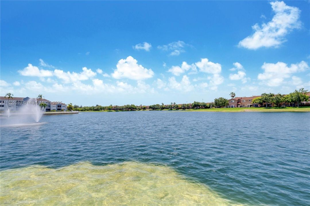 Recently Sold: $300,000 (2 beds, 2 baths, 1113 Square Feet)