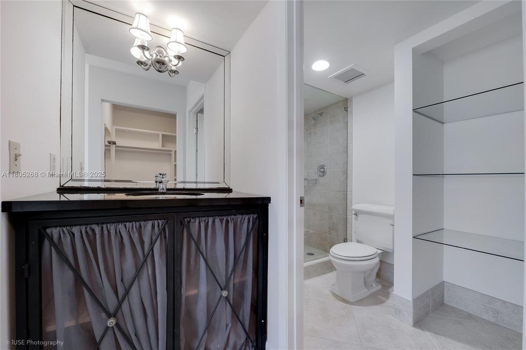 Recently Sold: $300,000 (2 beds, 2 baths, 1113 Square Feet)