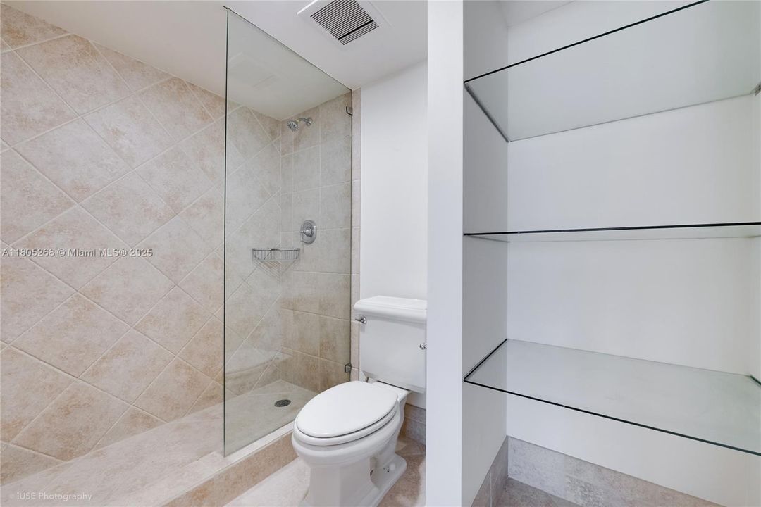 Recently Sold: $300,000 (2 beds, 2 baths, 1113 Square Feet)