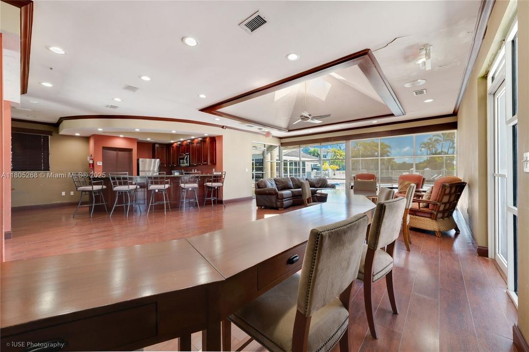 Recently Sold: $300,000 (2 beds, 2 baths, 1113 Square Feet)