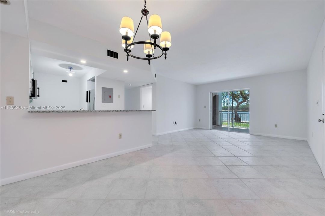 Recently Sold: $300,000 (2 beds, 2 baths, 1113 Square Feet)