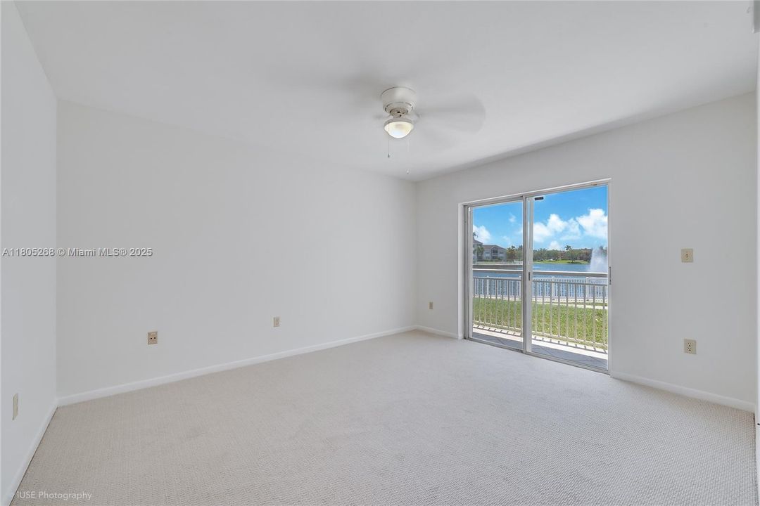 Recently Sold: $300,000 (2 beds, 2 baths, 1113 Square Feet)